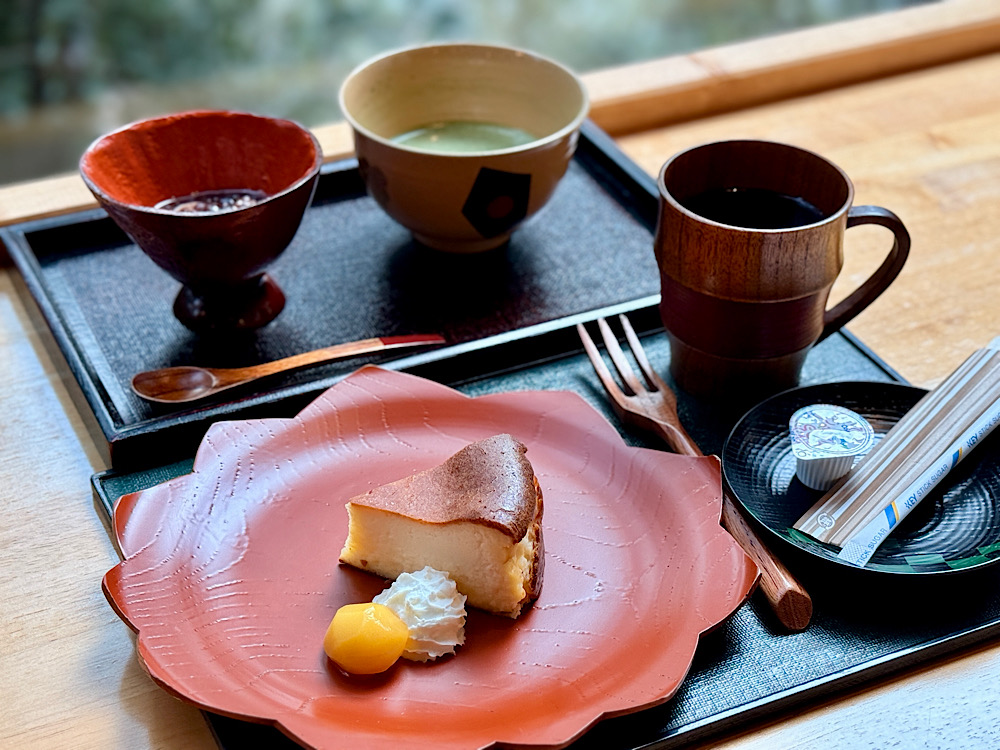 石川縣加賀 山中溫泉 石川縣指定文化財 無限庵茶房Uruhashi 抹茶搭配甜點