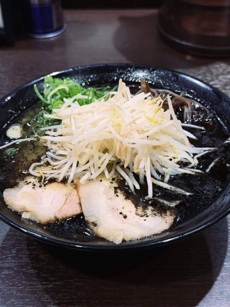 【東京車站一番街】東京拉麵街新亮點！熊本老店「熊本 好來拉麵」期間限定登場，經典黑湯頭東京也吃得到！