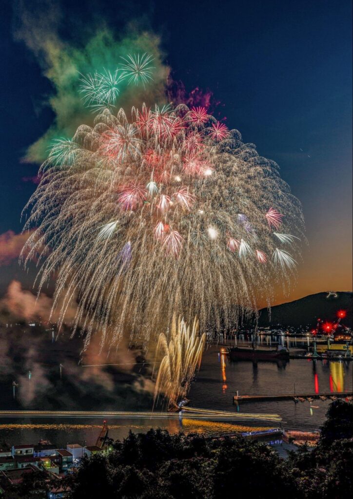 【廣島煙火行程】2026瀨戶內海搭船看煙火！竹原老街、大崎上島祭典＋安藝津無人島 BBQ 一日遊